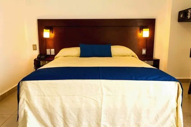 Superior Room 1 Queen Bed