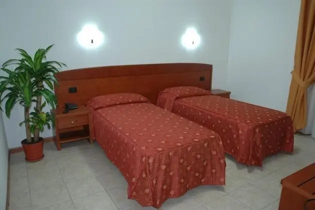 Üç Kişilik Oda