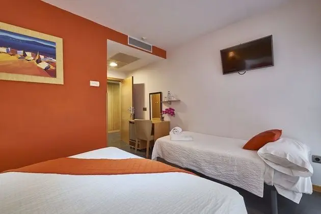 Family Oda (2 adults + 1 child)