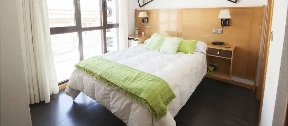 Tek Büyük Yataklı Oda, 1 Çift Kişilik Yatak