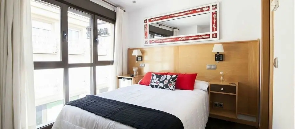 Tek Büyük Yataklı Oda, 1 Çift Kişilik Yatak