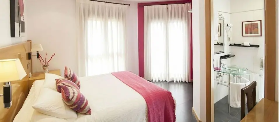 Tek Büyük Yataklı Oda, 1 Çift Kişilik Yatak