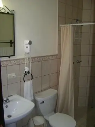 Basic Üç Kişilik Oda, Banyolu/Duşlu, Kule