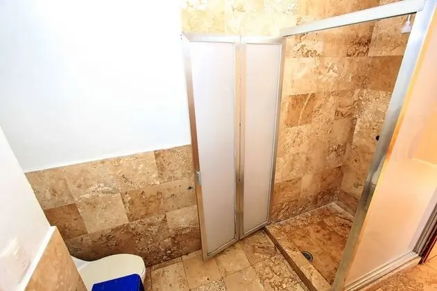 Tek Büyük Yataklı Oda, 2 Çift Kişilik Yatak