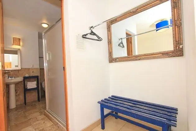 Tek Büyük Yataklı Oda, 2 Çift Kişilik Yatak