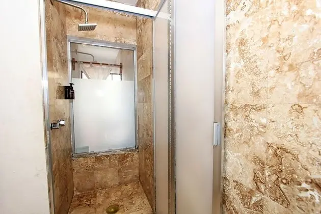 Tek Büyük Yataklı Oda, 2 Çift Kişilik Yatak