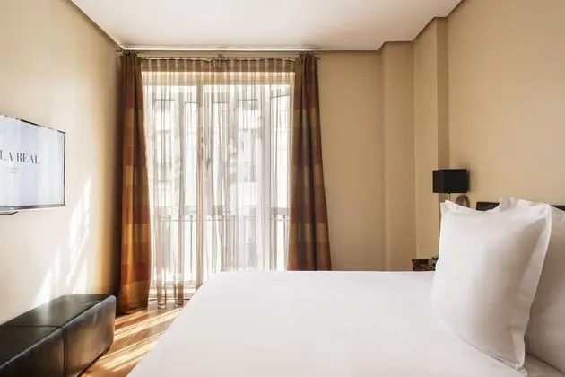 Junior Süit, Balkon