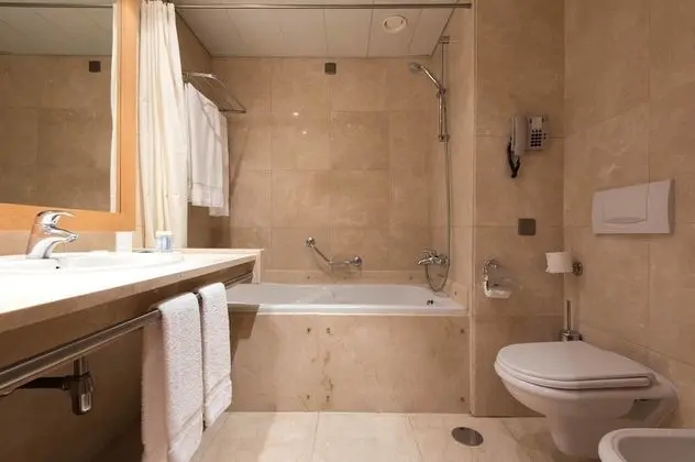 Superior Tek Büyük veya İki Ayrı Yataklı Oda