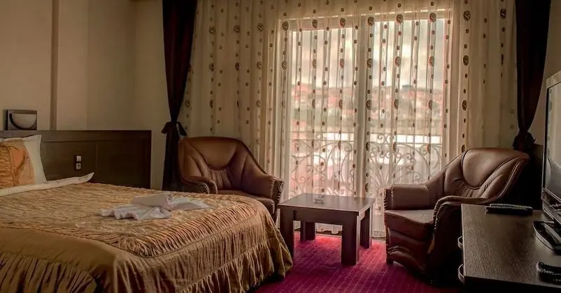 Tek Büyük Yataklı Oda, Özel Banyo, Şehir Manzaralı