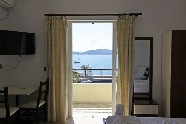 Dört Kişilik Oda, Deniz Manzaralı
