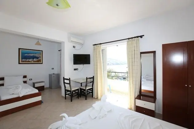 Dört Kişilik Oda, Deniz Manzaralı
