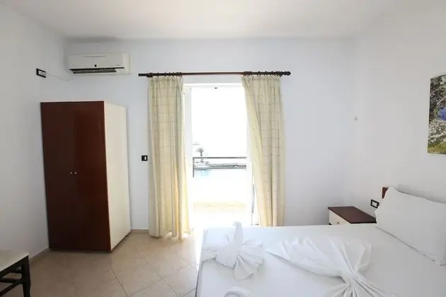 Dört Kişilik Oda, Deniz Manzaralı