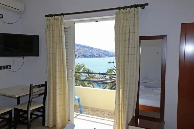 Tek Büyük Yataklı Oda, Balkon