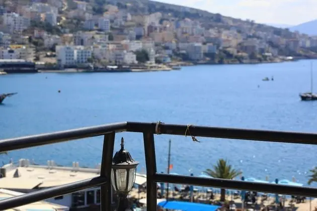 Tek Büyük Yataklı Oda, Balkon