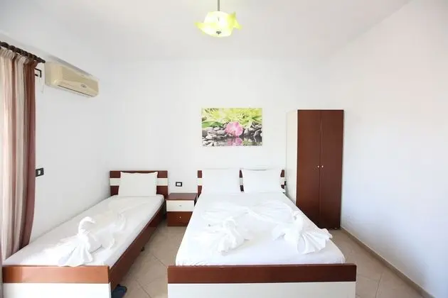 Üç Kişilik Oda, Deniz Manzaralı