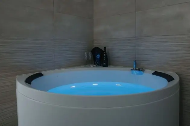 Luxury Apart Daire, Sıcak Su Küveti
