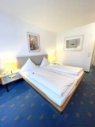 Tek Büyük veya İki Ayrı Yataklı Oda, Avlu Manzaralı