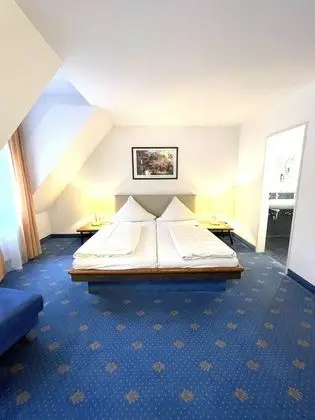 Tek Büyük veya İki Ayrı Yataklı Oda, Avlu Manzaralı