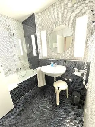 Tek Büyük veya İki Ayrı Yataklı Oda, Avlu Manzaralı