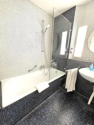 Tek Büyük veya İki Ayrı Yataklı Oda, Avlu Manzaralı