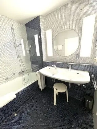 Tek Büyük veya İki Ayrı Yataklı Oda, Avlu Manzaralı