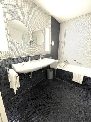 Tek Büyük veya İki Ayrı Yataklı Oda, Avlu Manzaralı