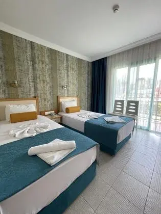 Standart Üç Kişilik Oda, Balkonlu