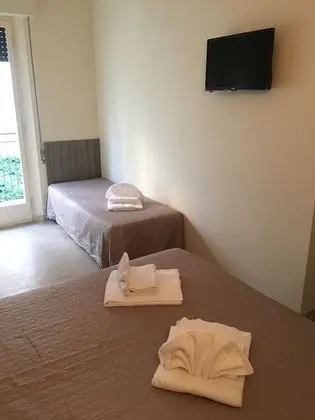 Üç Kişilik Oda, Birden Çok Yatak