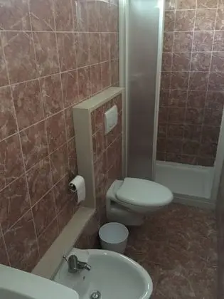 Üç Kişilik Oda, Birden Çok Yatak