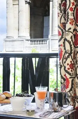 Deluxe Tek Büyük veya İki Ayrı Yataklı Oda