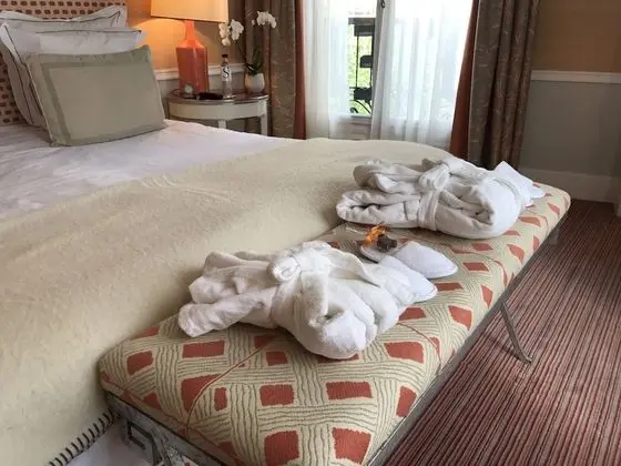 Traditional Tek Büyük Yataklı Oda