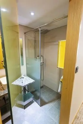 [Netflix] Standard Double Room