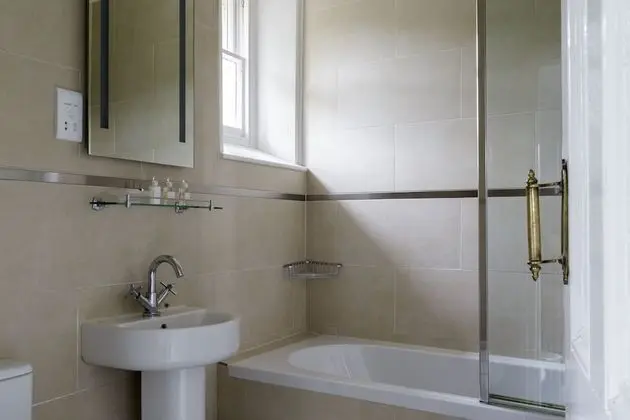 Premium Tek Büyük Yataklı Oda, Banyolu/Duşlu, Bahçe Manzaralı (The Hopkins Room)