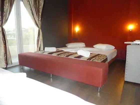 Deluxe Üç Kişilik Oda