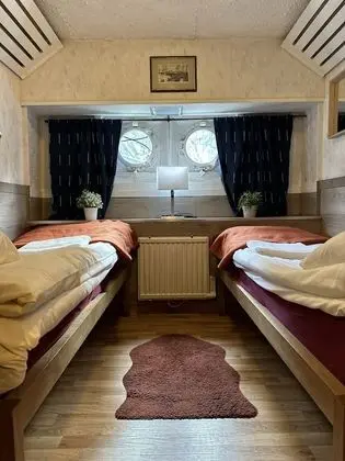Basic İki Ayrı Yataklı Oda, 2 Tek Kişilik Yatak, Ortak Banyo (Cabin on boat )