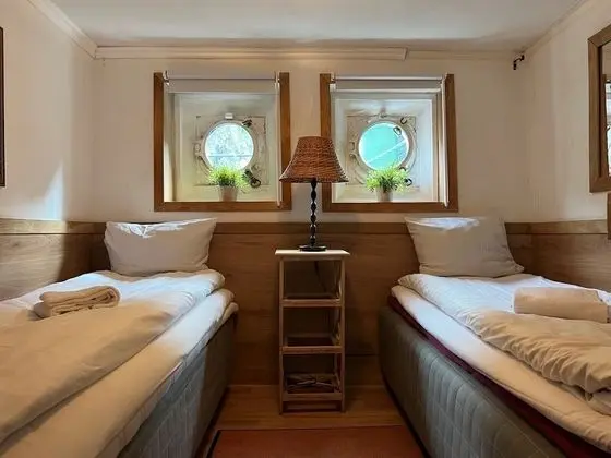 Basic İki Ayrı Yataklı Oda, 2 Tek Kişilik Yatak, Ortak Banyo (Cabin on boat )