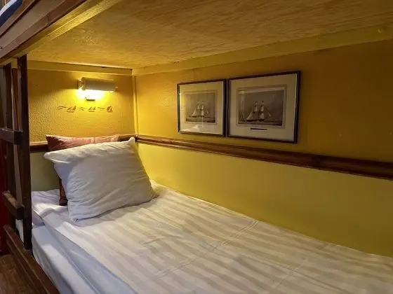 Economy Tek Büyük Yataklı Oda, Ortak Banyo (Cabin on Boat)