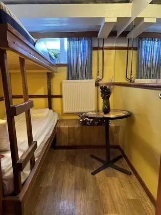 Economy Tek Büyük Yataklı Oda, Ortak Banyo (Cabin on Boat)