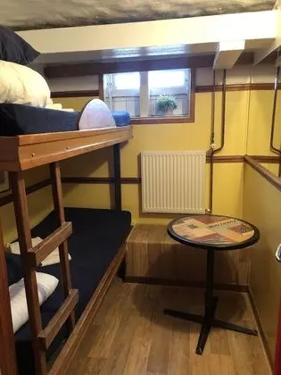 Economy Tek Büyük Yataklı Oda, Ortak Banyo (Cabin on Boat)