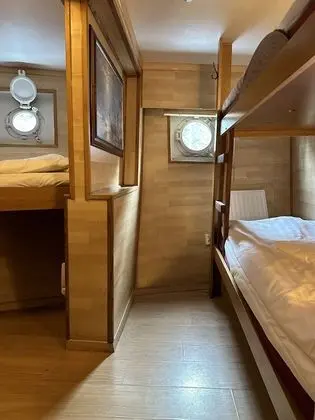 Economy Üç Kişilik Oda, Ortak Banyo (Cabin on Boat)