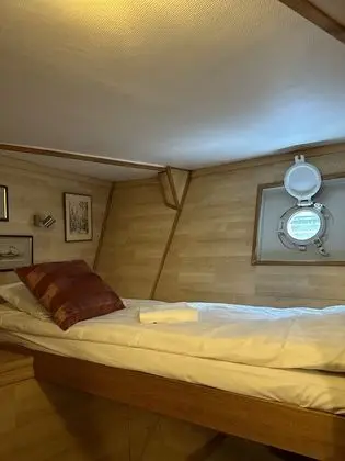 Economy Üç Kişilik Oda, Ortak Banyo (Cabin on Boat)