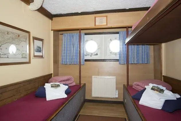 Economy Üç Kişilik Oda, Ortak Banyo (Cabin on Boat)