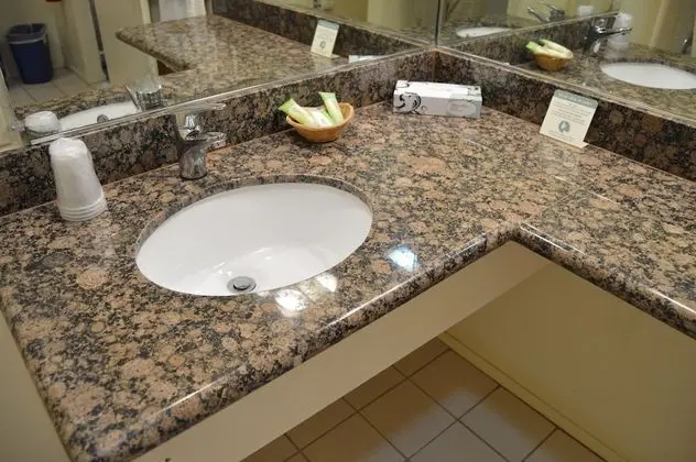 Traditional Tek Büyük Yataklı Oda