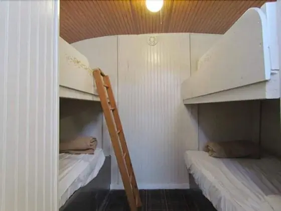 Large Family Caboose, 1 Double Bed and 4 Single Bunks