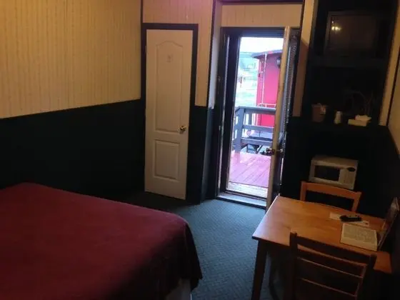 Mail Car, 2 Queen Beds