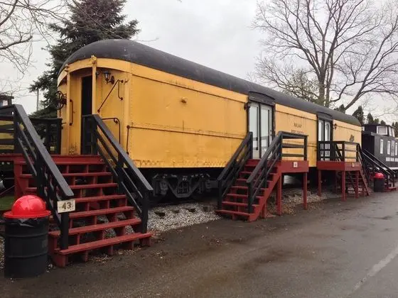 Mail Car, 2 Queen Beds