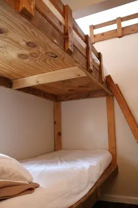 Medium Family Caboose, 1 Double Bed and 3 Single Bunks