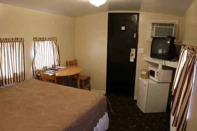 Medium Family Caboose, 1 Double Bed and 3 Single Bunks