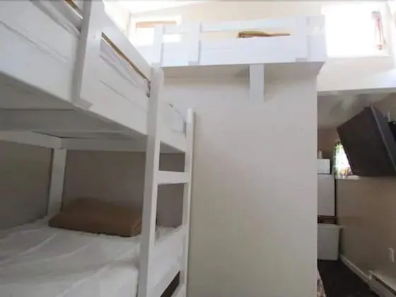 Medium Family Caboose, 1 Double Bed and 3 Single Bunks