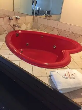 Oda, 1 En Büyük (King) Boy Yatak, Sigara İçilmez (Jacuzzi)